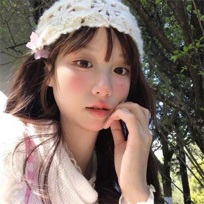 在角落，主教身边